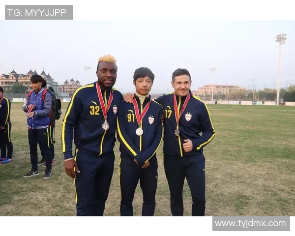 杭州足球队配合风格深度解析与对比分析 杭州足球队配合风格深度解析与对比分析